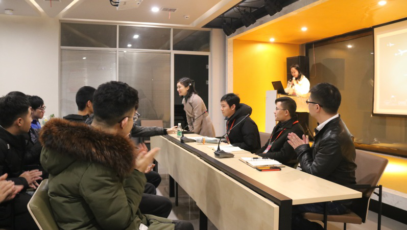 康通電子與中南大學交流現(xiàn)場 康通電子與中南大學交流現(xiàn)場